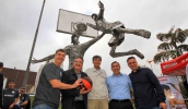 Escultura foi produzida com recursos de incentivo do ProAc, da Secretaria de Estado da Cultura, com patrocínio da empresa Rinnai e apoio da Prefeitura (Guilherme Berti/PMMC)