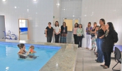 A AACD, que agora é parceira do Fundo Social, por meio do grupo de voluntariado, oferece diversos serviços para tratamento dos pacientes, como fisioterapia aquática (Guilherme Berti/ PMMC)