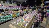 Atrações musicais são destaques nas feiras noturnas do Centro, na Rua Braz Cubas às quintas-feiras e do Mercado do Produtor, no Mogilar, às sextas-feiras. (Foto: Ney Sarmento/PMMC)