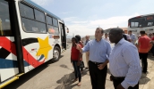 O prefeito Marcus Melo apresentou 25 novos ônibus que vão compor a frota municipal e entrarão em circulação na próxima segunda-feira (Ney Sarmento/ PMMC)
