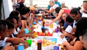 Todas as quintas-feiras de manhã é realizado um café da manhã no Centro do Paradesporto, que reúne pais, mães, alunos, professores e funcionários da unidade (Guilherme Berti/ PMMC)