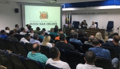 Secretário José Luiz Freire de Almeida conversou com motoristas de Uber na Câmara Municipal, ao lado do vereador Caio Cinha (Foto: Marco Aurélio Sobreiro/PMMC)