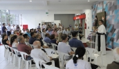 O padre reitor do Santuário Bom Jesus, fez a bênção ao altar e lembrou do papel social da Festa de São Benedito, de aproximar a comunidade e reforçar tradições (Ney Sarmento/ PMMC)