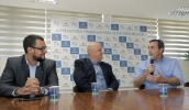 Marcus Melo ressaltou a importância do apoio ao setor privado ao lado de Adriano Machado e do diretor Júlio Carmazen (de óculos) (Foto: Ney Sarmento/PMMC)