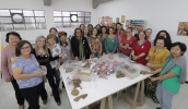 As voluntárias do programa Família Solidária iniciaram nesta sexta-feira a produção das próteses do projeto Mamas do Amor, que já estão disponíveis para doação (Ney Sarmento/ PMMC)