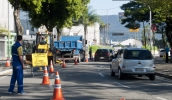 Abertura do canteiro central da rua Olegário Paiva, próximo à rua Navajas, começou nesta segunda-feira e faz parte de mudanças no trânsito da região (Junior Lago/PMMC)