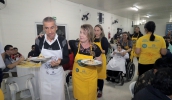 A primeira turma da Associação Social para Educação e Tratamento dos Excepcionais e quinta do projeto Chefs Notáveis teve cerimônia de formatura ontem (Ney Sarmento/ PMMC)