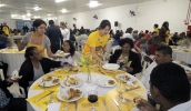 A primeira turma da Associação Social para Educação e Tratamento dos Excepcionais e quinta do projeto Chefs Notáveis teve cerimônia de formatura ontem (Ney Sarmento/ PMMC)