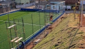 A Arena Jardim das Bandeiras conta com campo de futebol society com grama sintética e será uma opção de lazer para a população desta região de Cezar de Souza (Divulgação)