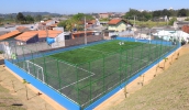 Complexo Esportivo do Jardim das Bandeiras tem campo de futebol society com grama sintética, quadra de street ball e Academia da Terceira Idade (Foto: Ney Sarmento/PMMC)