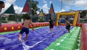 Futebol de sabão foi uma das atrações do primeiro final de semana do programa Brincando nas Férias, nos parques Centenário, Leon Feffer e da Cidade (Divulgação)
