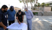Prefeito Marcus Melo, ao lado do vice Juliano Abe, esteve na praça Oswaldo Cruz e conferiu o andamento dos trabalhos nesta segunda-feira (Ney Sarmento/PMMC)