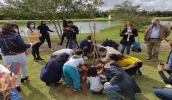 Alunos também participaram do plantio no Parque Centenário, em evento de conscientização ambiental (Gabriel Bispo/PMMC)