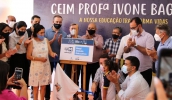 Autoridades, representante da família da patrona e a equipe da creche participaram do início das atividades do CEIM Profª Ivone Baghoss. (Divulgação/PMMC)