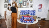 A presidente do Fundo Social recebeu hoje Debora Grillo, proprietária do Sr. Café, que doou latas de leite em pó resultantes da campanha realizada em outubro