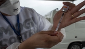 Para fazer agendamento e obter mais informações sobre locais de vacinação e número de doses disponibilizadas é necessário acessar o Clique Vacina (Foto: Pedro Chavedar/PMMC)