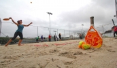 Aulas de beach tennis no Complexo Professor Hugo Ramos terão turmas nos níveis iniciante e intermediário e podem participar pessoas a partir dos 16 anos (Arquivo/PMMC)
