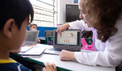 A rede municipal de ensino recebeu, no último ano, o maior investimento em tecnologia e conectividade desde o início do programa de tecnologia educacional na cidade. (Warley Kenji/PMMC)