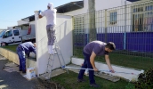 A pintura dos prédios escolares é uma nova frente de trabalho do Renova Escola com o objetivo de revitalizar as áreas internas e externas das escolas municipais. (Divulgação/PMMC)