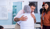 Com 17 anos de atividade na EM Prof. Adolfo Cardoso, a ADE Gisele da Silva Alves comemorou o novo recurso, que atende uma demanda antiga dos servidores. (Warley Kenji/PMMC)
