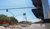 Com o novo sistema viário, semáforos passam a controlar a passagem de veículos na região, possibilitando mais segurança e fluidez para o trânsito na região (Divulgação/PMMC)