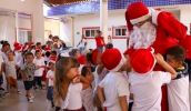 Fundo Social fez nesta terça-feira entrega de presentes parra 148 criança do CEIM Professora Maria Aparecida Mana Gonçalves, na Chácara Guanabara (Divulgação/ PMMC)