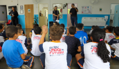 Técnicos do Núcleo de Prevenção e Controle de Arboviroses conversaram com os estudantes sobre o mosquito Aedes Aegypti, como evitar os criadouros e os sintomas da doença. (Divulgação/PMMC)