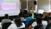 A formação com as profissionais das cozinhas de creches e escolas de educação infantil foi ministrada pela equipe técnica do DAE, as nutricionista Bruna Mariana Braga, responsável técnica do DAE e . . .