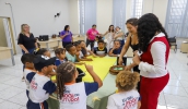 A visita ao DAE contou com atividades lúdicas sobre alimentação saudável. (Divulgação/PMMC)