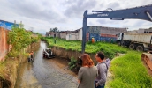 Os trabalhos de limpeza de rios e córregos fazem parte da operação de zeladoria que está sendo feita na cidade e agora os serviços se concentram no Córrego dos Canudos (Divulgação/ PMMC)