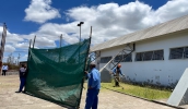 A EM Dr. Álvaro de Campos Carneiro (Jundiapeba) é uma das escolas municipais que receberam serviços de capinação em 2025. (Divulgação/PMMC)
