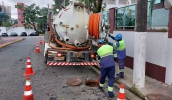 Trabalhos preventivo e de manutenção são mais necessários nesta época do ano, principalmente pelas ligações irregulares de água de chuva na rede de esgoto (Divulgação/Semae)