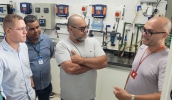 Equipe do SAAE Jacareí conheceu sistemas de filtração, retrolavagem de filtros, sopradores e laboratório de Controle de Qualidade (Foto: Julio Nogueira/Semae)