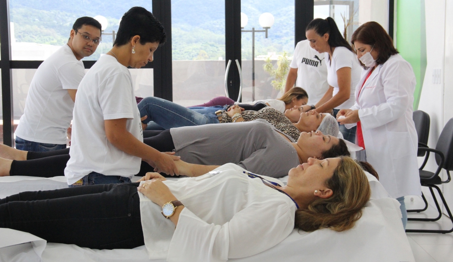 Cursos na área de estética também são oferecidos nas unidades do Crescer. (Foto: Guilherme Berti/PMMC)