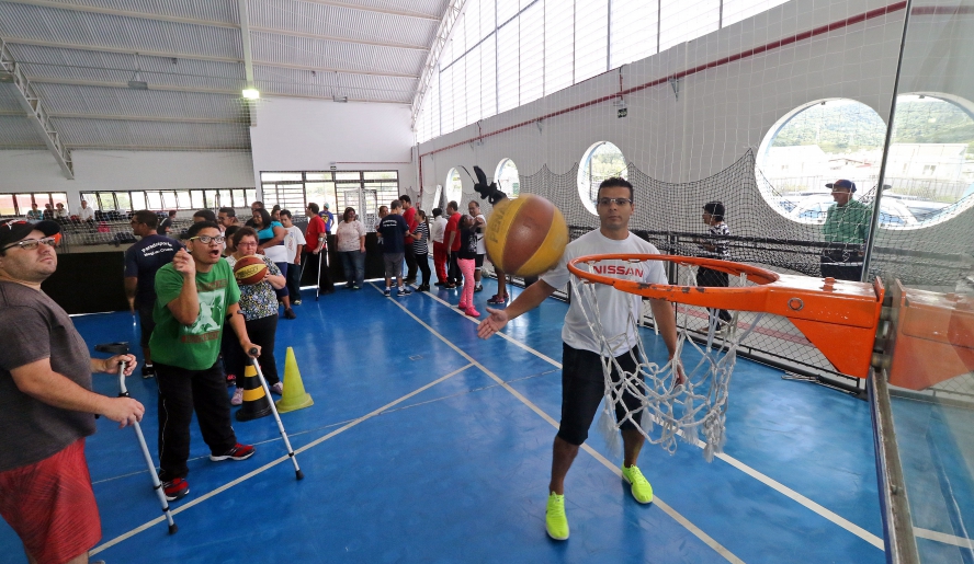 Centro Municipal do Paradesporto oferece diversas modalidades para pessoas com deficiência, como o basquete (Ney Sarmento/PMMC)