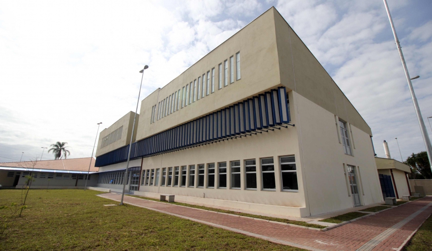 Novo prédio tem 10 mil metros quadrados de área construída e investimento na obra foi de R$ 7 milhões, bancado pelo Governo do Estado (Foto: Guilherme Berti/PMMC)