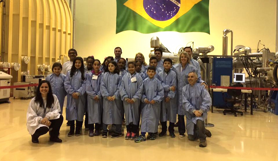 Alunos e educadores de Mogi das Cruzes foram convidados a conhecer o INPE, devido à conquista da EM Antonio Pedro Ribeiro, na Moralogia, em premiação da NASA. (Foto: Divulgação/PMMC)
