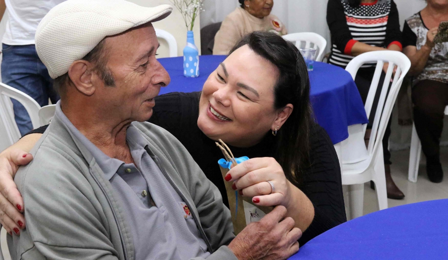 A presidente do Fundo Social, Karin Melo, durante a segunda edição do Projeto Cozinha do Bem (foto: Ney Sarmento/PMMC)