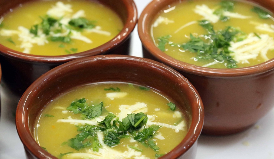 Caldos servidos na 2ª Cozinha do Bem foram preparados por alunos de Gastronomia do Crescer (foto: Ney Sarmento/PMMC)