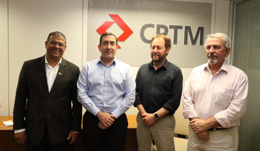 O prefeito Marcus Melo, o presidente CPTM, Paulo de Magalhães Bento Gonçalves, e o vereador Antonio Lino participaram da reunião desta quarta-feira (Ney Sarmento/PMMC)