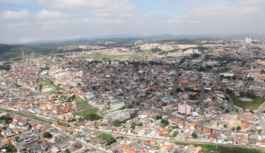 As equipes da Habitação estão cadastrando moradores da Vila Natal para trabalhos de regularização fundiária, que vão culminar com a entrega aos moradores dos documentos de propriedade (Ney Sarmento/ . . .