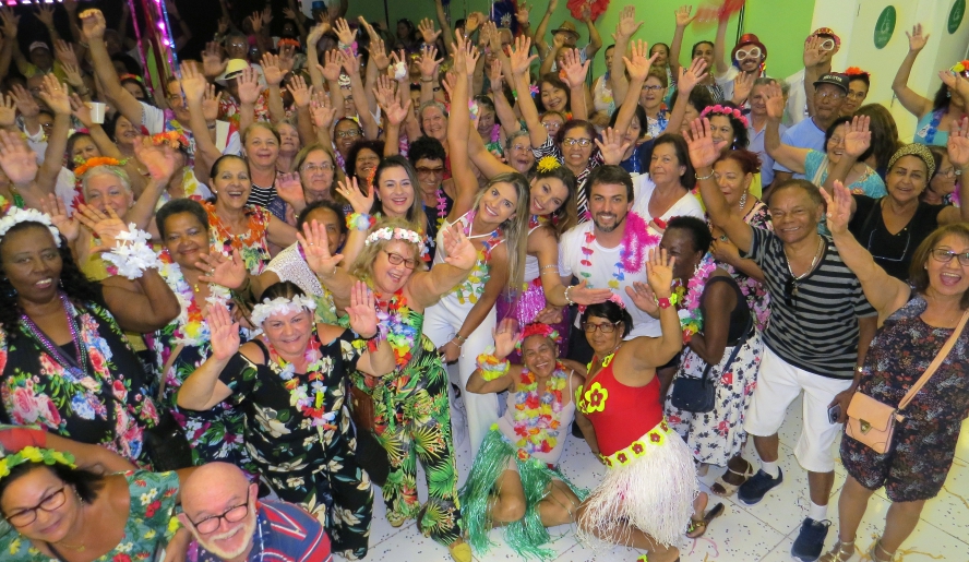 UnicaFisio promoveu um baile de Carnaval com ares tropicais (foto: Cleber Lazo/Divulgação)
