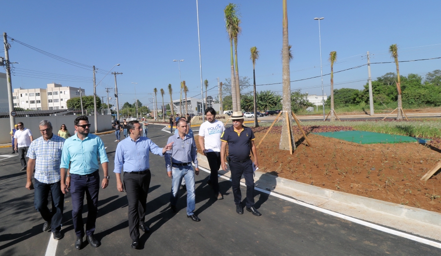 Prefeito Marcus Melo vistoriou a nova rotatória e destacou a melhoria para a mobilidade urbana com a obra e as alterações no trânsito de Cezar de Souza (Ney Sarmento/PMMC)