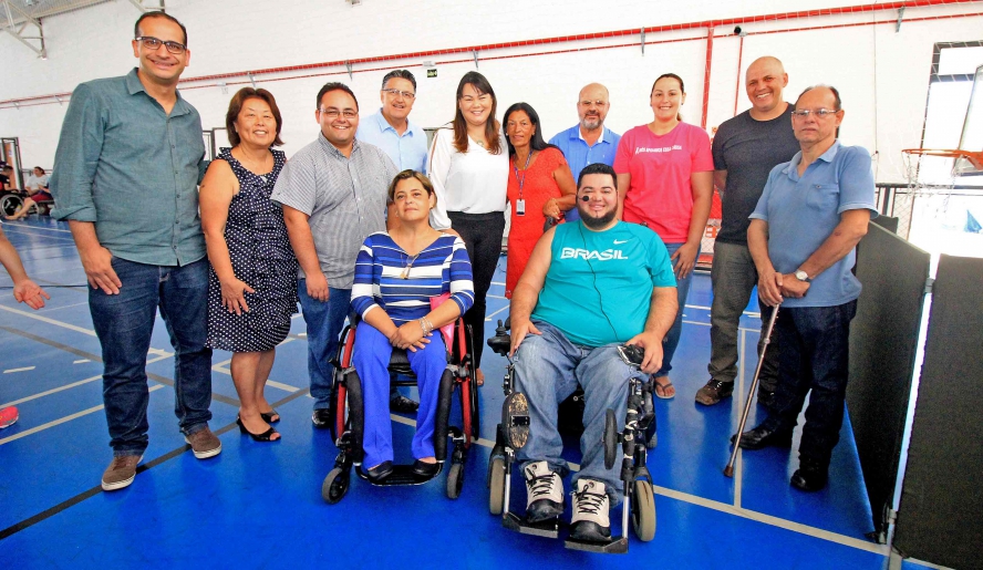 A presidente do Fundo Social de Solidariedade de Mogi das Cruzes, Karin Melo, fez nova visita na manhã desta quinta-feira ao Centro do Paradesporto (Guilherme Berti/ PMMC)