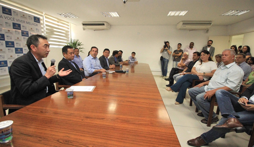 O diretor administrativo da empresa, Eduardo Tsukahara, destacou que o investimento na cidade deverá ser voltado para o mercado de exportação. (Foto: Guilherme Berti/PMMC)