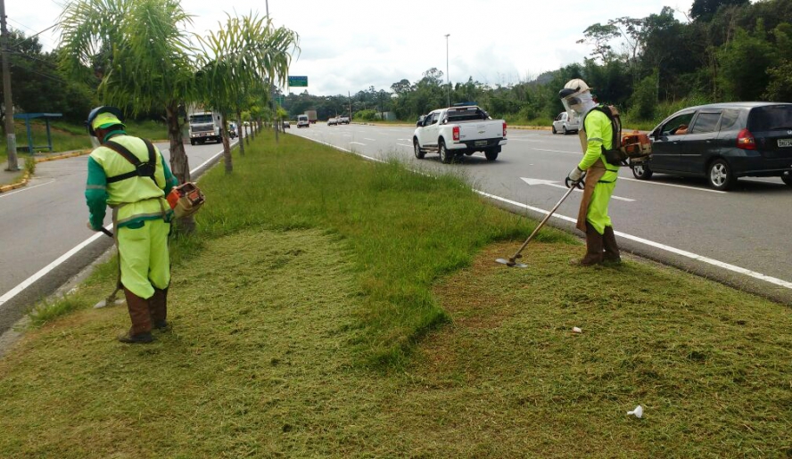 As equipes do Cuida+Mogi estarão na Vila da Prata e Parque Morumbi neste sábado, fazendo raspagem, capina e retirada de lixo e descarte irregular (Divulgação/ SMSU)