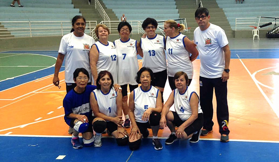 Equipe feminina acima de 70 anos de Mogi das Cruzes também entrou em quadra pela Superliga de Vôlei Adaptado e enfrentou Itapecerica da Serra