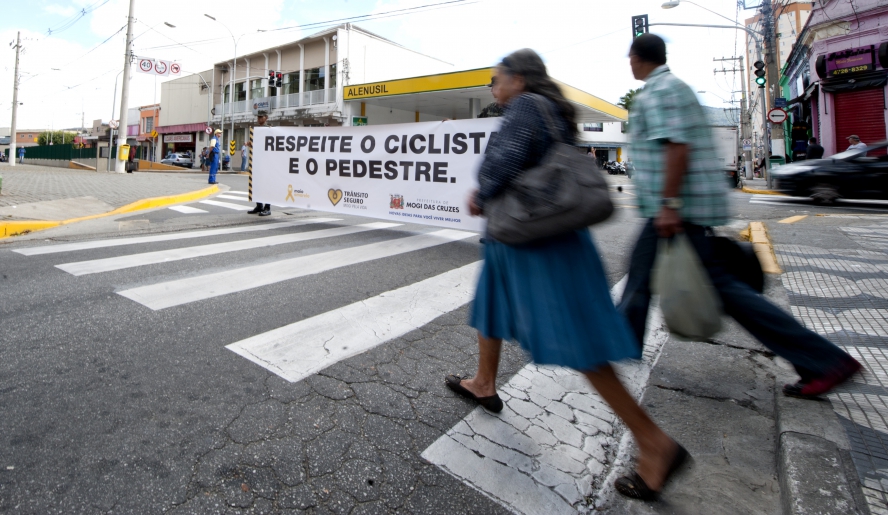 Promover a segurança para a circulação de pedestres é uma prioridade nas ações desenvolvidas pela Secretaria de Transportes dentro do Maio Amarelo (Junior Lago/PMMC)