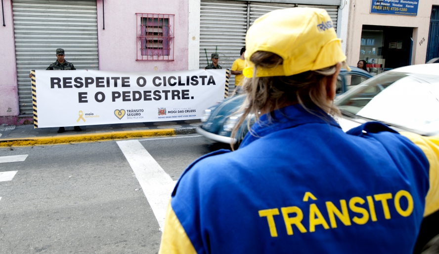 Ações de conscientização sobre segurança no trânsito foram realizadas em locais de grande movimentação na região central e no distrito de Braz Cubas (Junior Lago/PMMC)