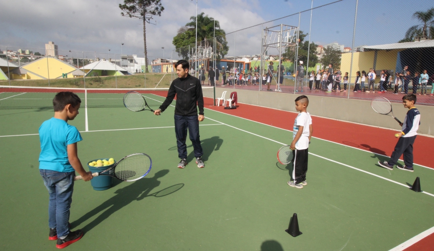 Mogi Tennis Day busca apresentar a modalidade a alunos e faz parte da parceria entre a Prefeitura e o Instituto Tênis, que oferece aulas no Parque da Cidade (Guilherme Berti/PMMC)